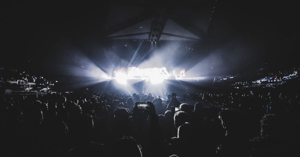 Show de música ao vivo — Posso cobrar por um material de aula que usa música?